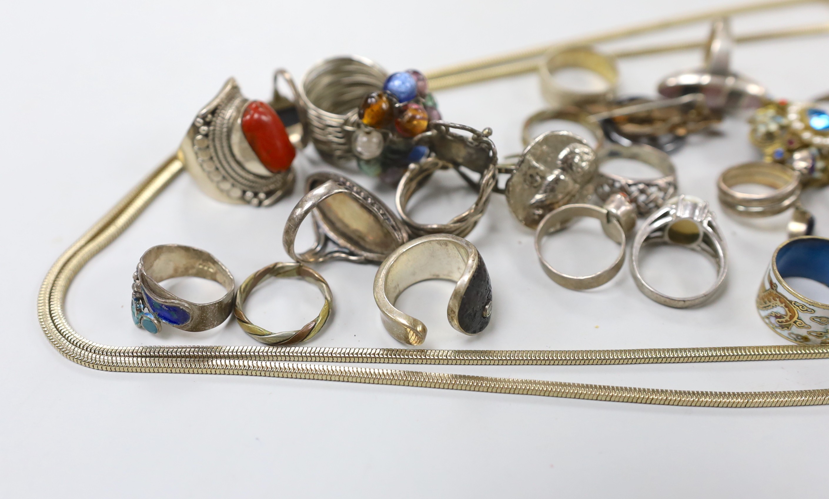 Sundry jewellery including silver, 925 and costume.